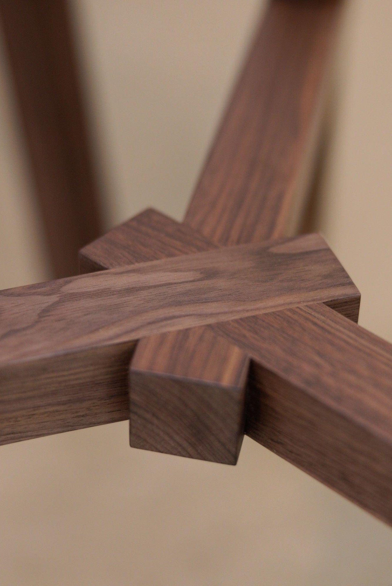 Crafted with Care: Navigating the World of Mass-Produced vs. Handcrafted Furniture - Martelo and Mo