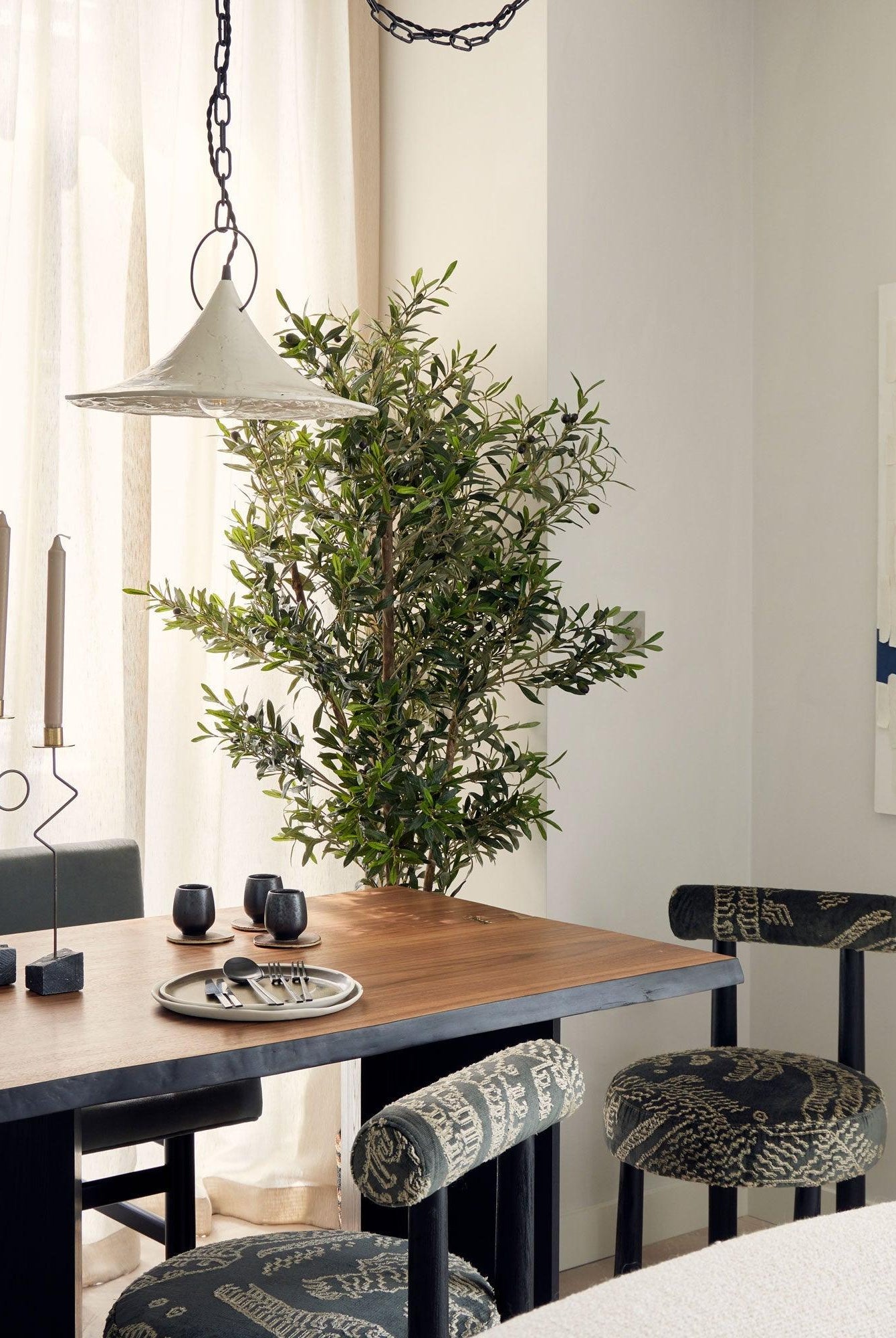 What is better - dining benches versus dining chairs or a combination of both? - Martelo and Mo