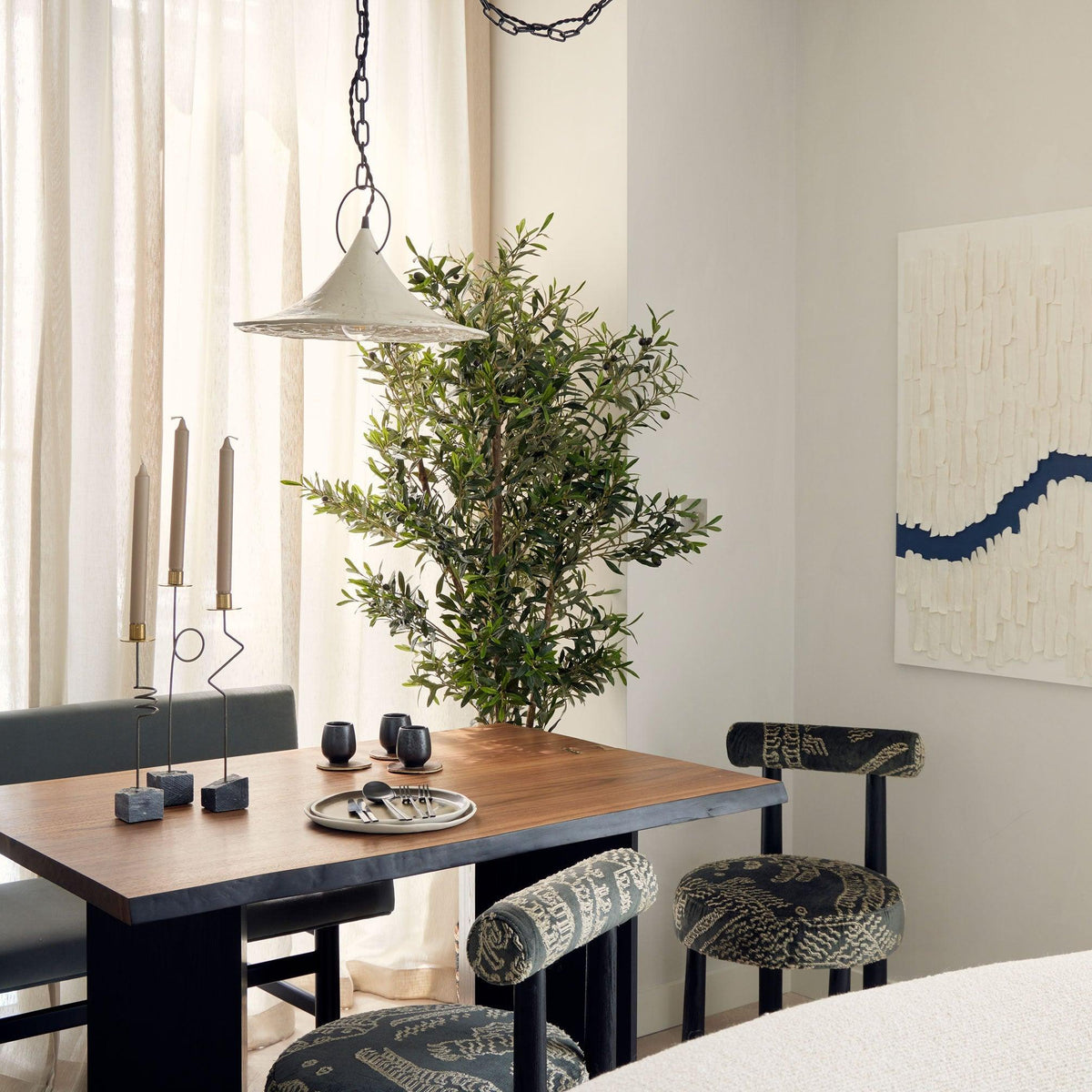 What is better - dining benches versus dining chairs or a combination ...