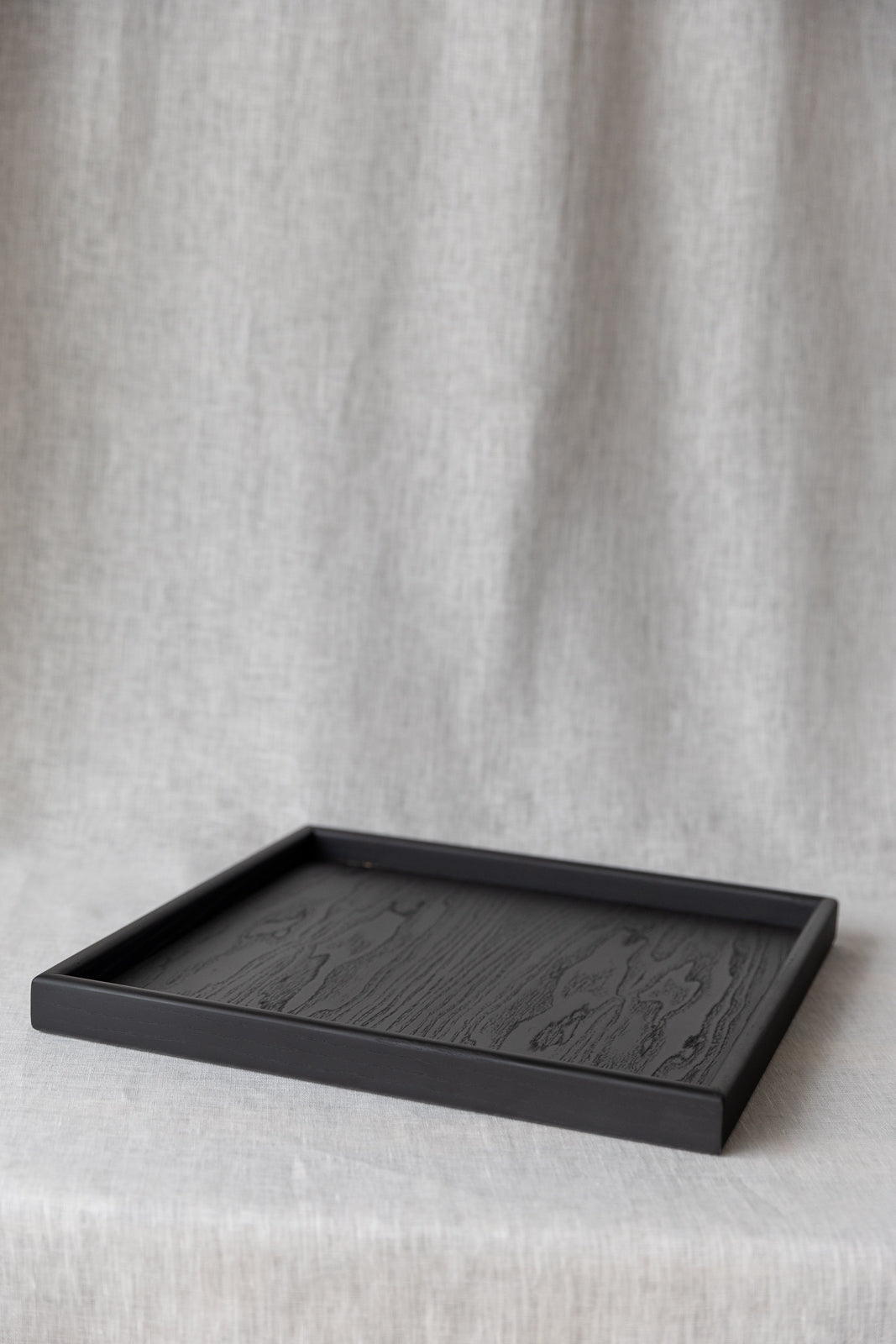 image of the black serving tray, 40 x 40cm