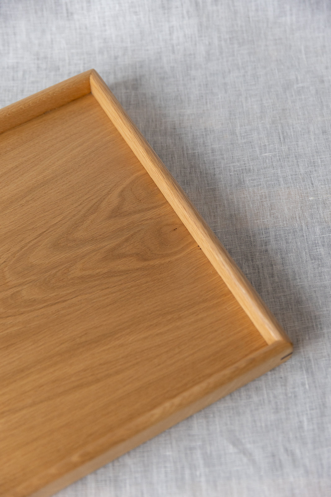 Close up of the top of the Oak tray