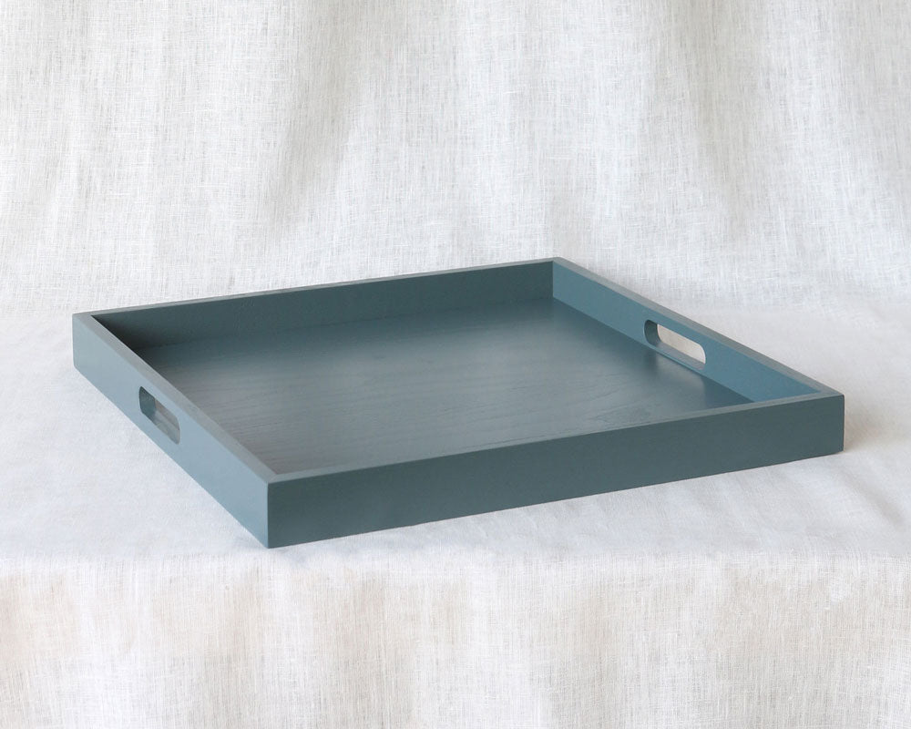 Side-angle perspective of the empty tray showing its low profile and minimalist form.